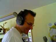 Stefan Voss (Bass, Gesang, Text, Schellenring, Triangel)